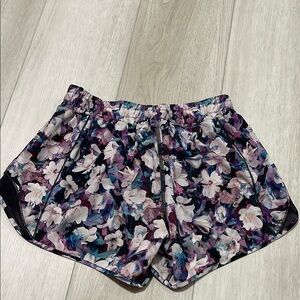 Lululemon hotty hot Floral  Shorts